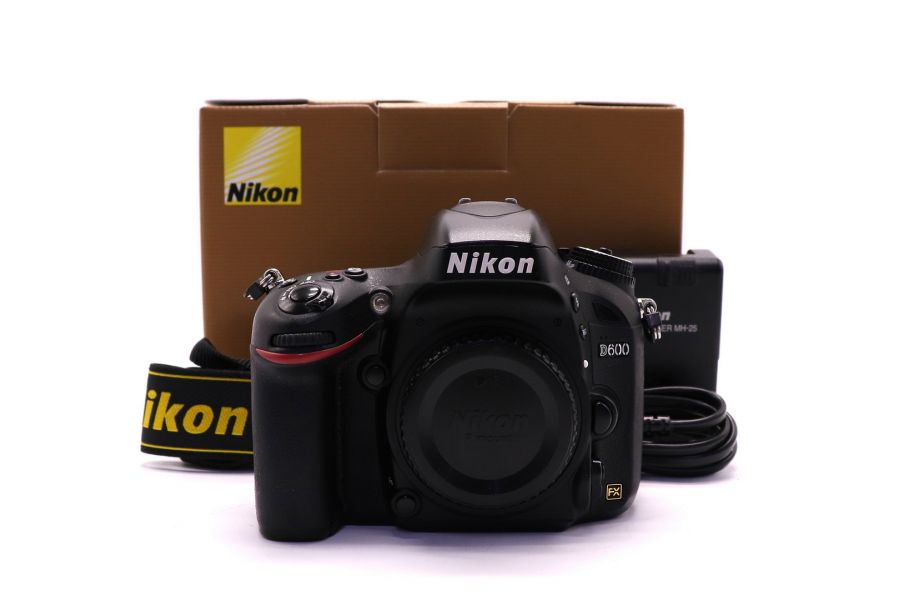 Nikon D600 body в упаковке (пробег 142150 кадров)