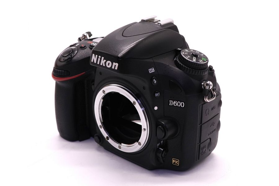 Nikon D600 body в упаковке (пробег 142150 кадров)