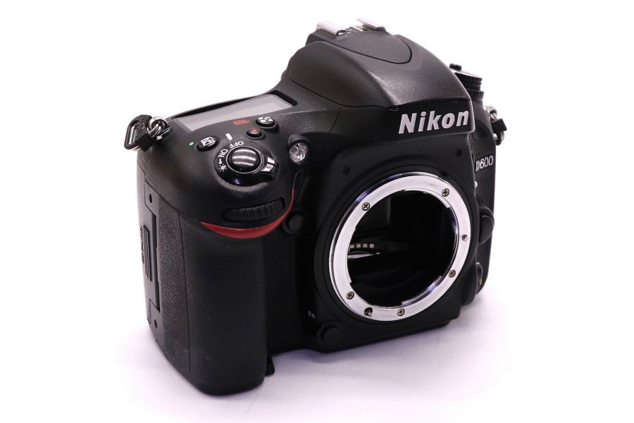 Nikon D600 body в упаковке (пробег 142150 кадров)