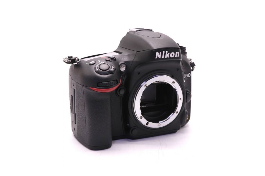 Nikon D600 body в упаковке (пробег 5 кадров)