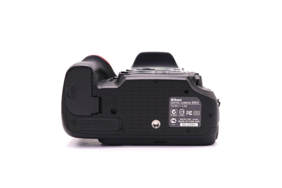 Nikon D600 body в упаковке (пробег 5 кадров)