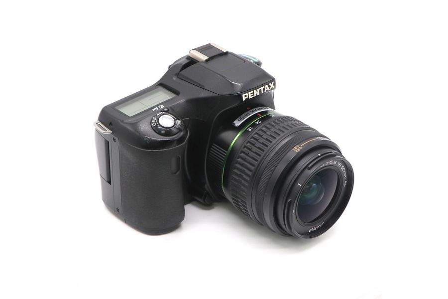 Pentax ist DL kit 18-55mm f/3.5-5.6 (пробег 26005 кадров)