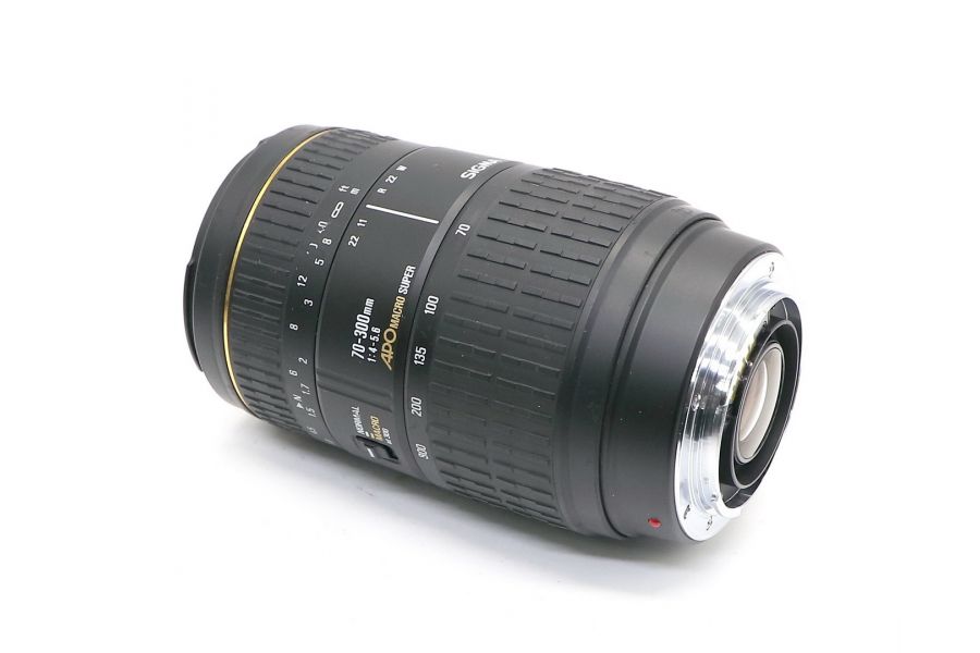 Sigma AF 70-300mm f/4-5.6 APO Macro Super