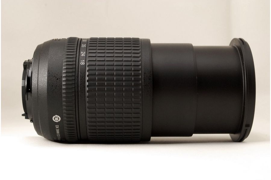 Nikon 18-135mm f/3.5-5.6G ED-IF AF-S DX Zoom-Nikkor (Thailand)