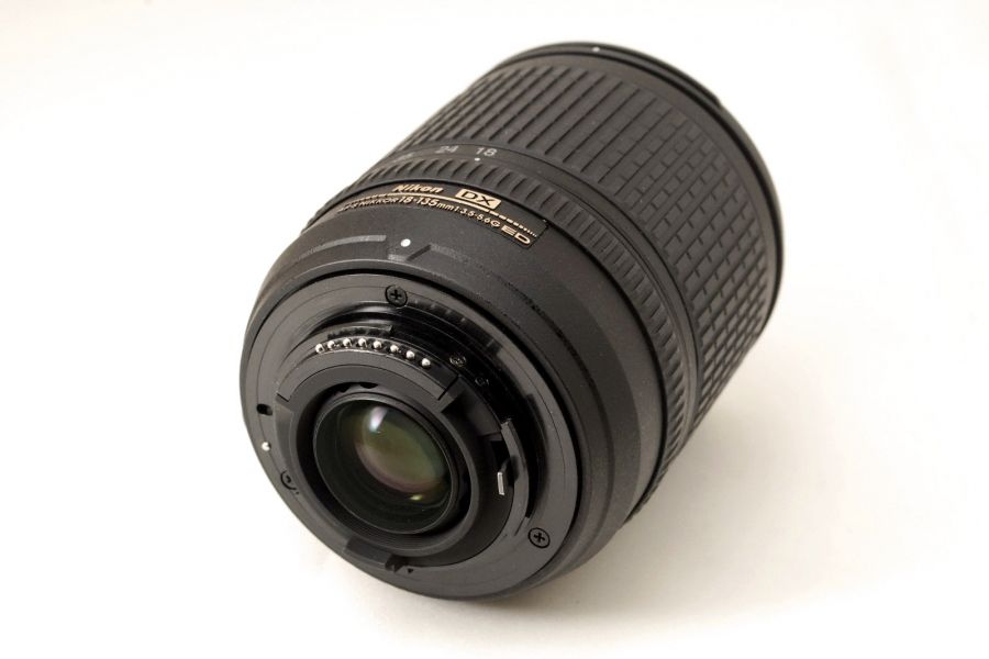 Nikon 18-135mm f/3.5-5.6G ED-IF AF-S DX Zoom-Nikkor (Thailand)