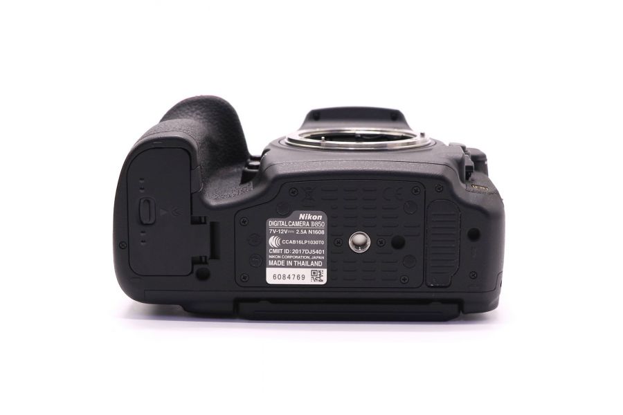 Nikon D850 body в упаковке (пробег 4000 кадров)