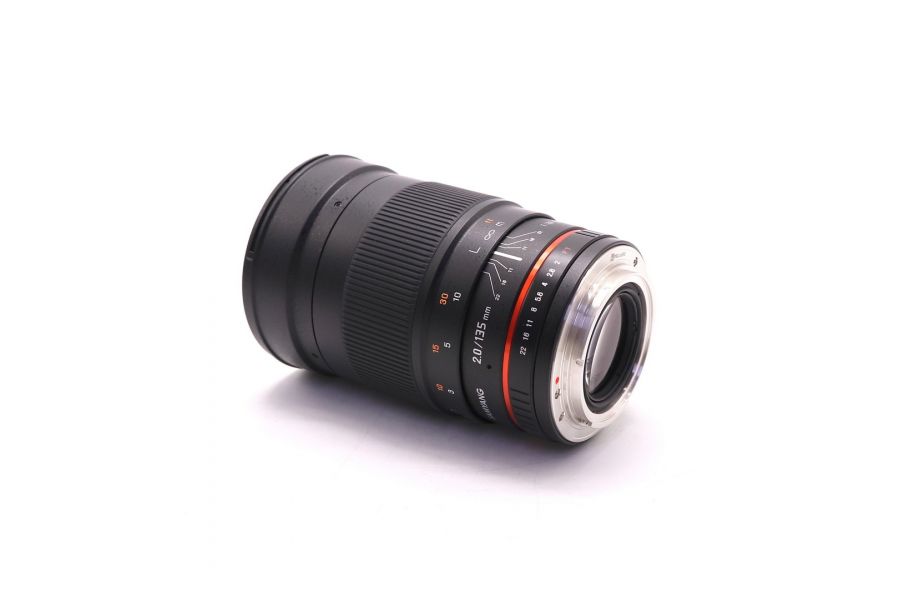 Объектив Samyang 135mm f/2.0 ED UMC Canon EF в упаковке
