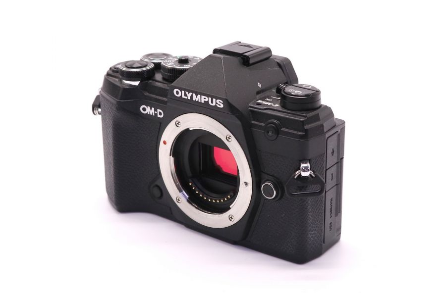 Olympus OM-D E-M5 III body в упаковке (пробег 35000 кадров)