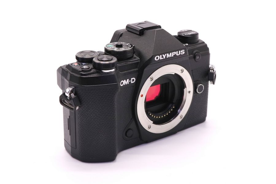 Olympus OM-D E-M5 III body в упаковке (пробег 35000 кадров)