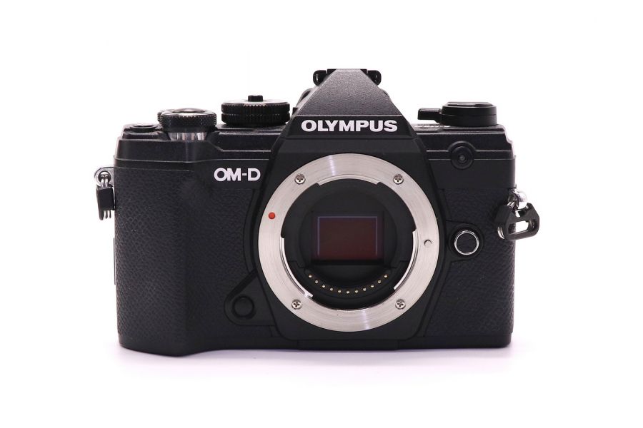 Olympus OM-D E-M5 III body в упаковке (пробег 35000 кадров)