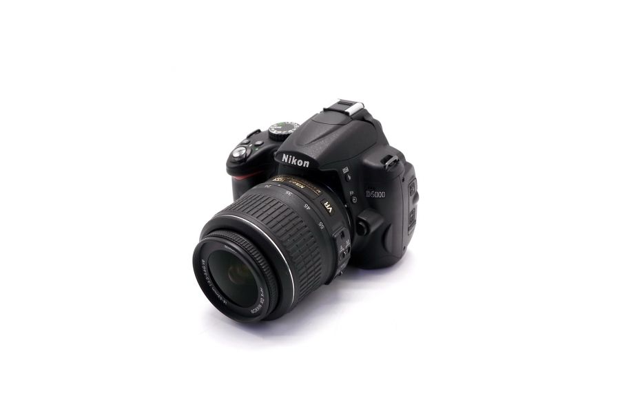 Nikon D5000 kit (пробег 1800 кадров)