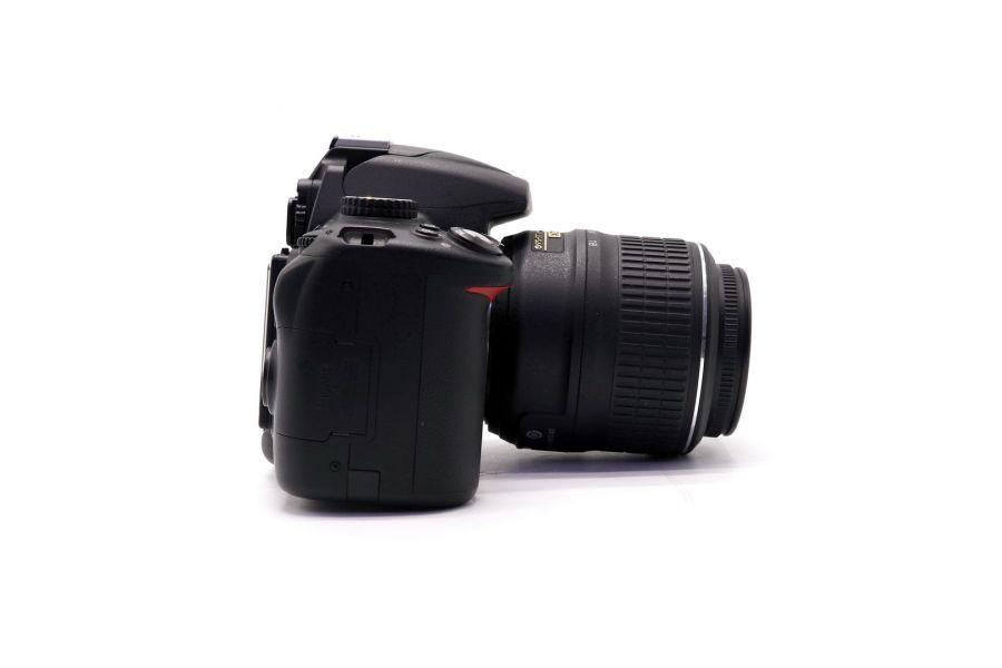 Nikon D5000 kit (пробег 1800 кадров)