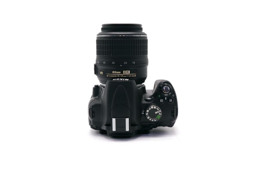 Nikon D5000 kit (пробег 1800 кадров)