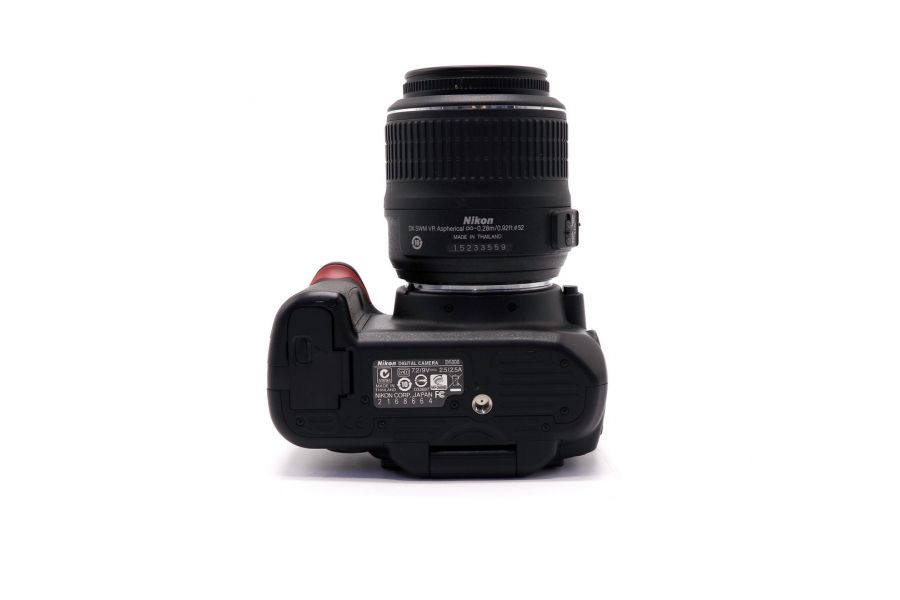 Nikon D5000 kit (пробег 1800 кадров)