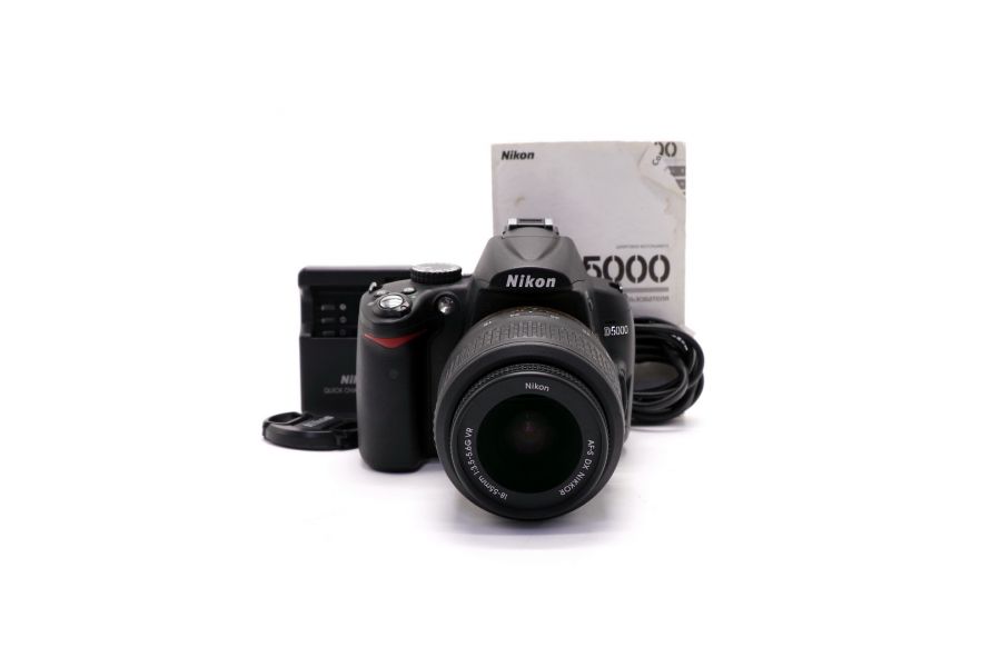Nikon D5000 kit (пробег 1800 кадров)