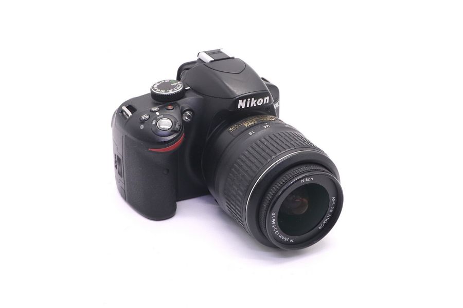 Nikon D3200 kit (пробег 23005 кадров)