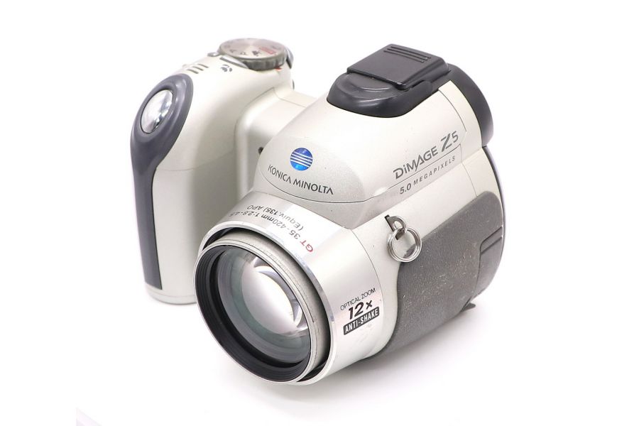 Konica Minolta DiMAGE Z5 в упаковке