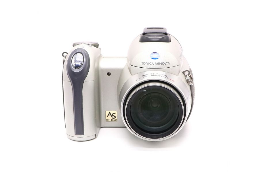 Konica Minolta DiMAGE Z5 в упаковке