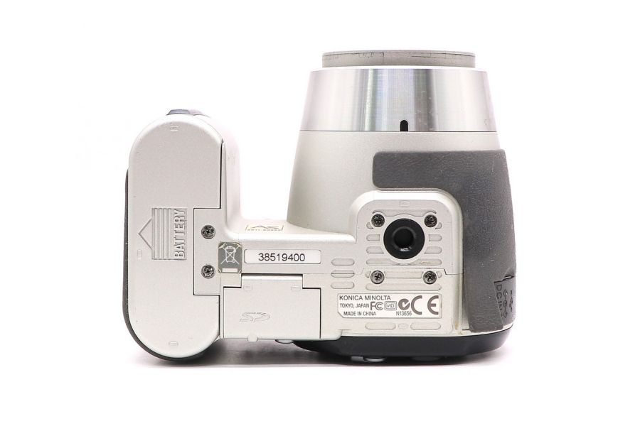 Konica Minolta DiMAGE Z5 в упаковке