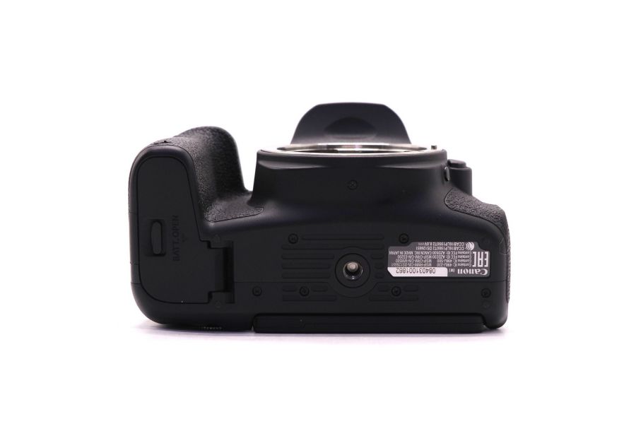 Canon EOS 77D body в упаковке (пробег 9630 кадров)