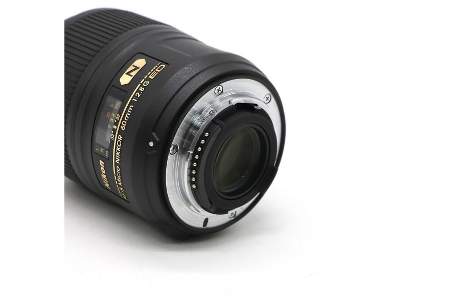 Nikon 60mm f/2.8G ED AF-S Micro-Nikkor в упаковке