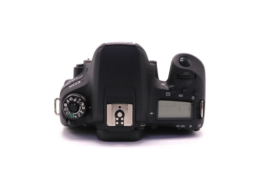 Canon EOS 77D body (пробег 5500 кадров)