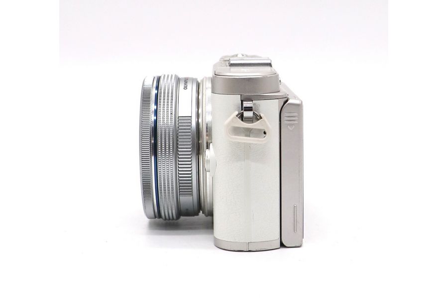 Olympus Pen E-PL9 kit (пробег 3770 кадров)