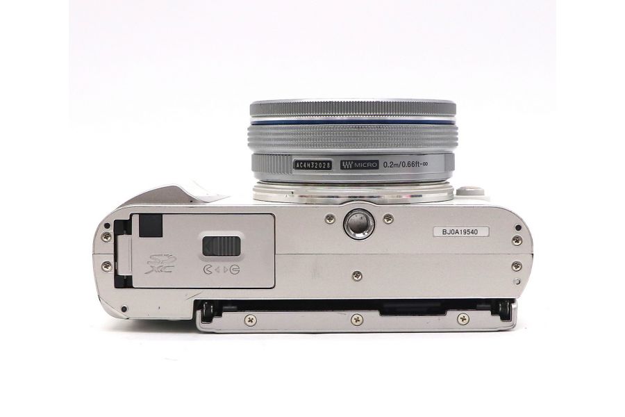 Olympus Pen E-PL9 kit (пробег 3770 кадров)