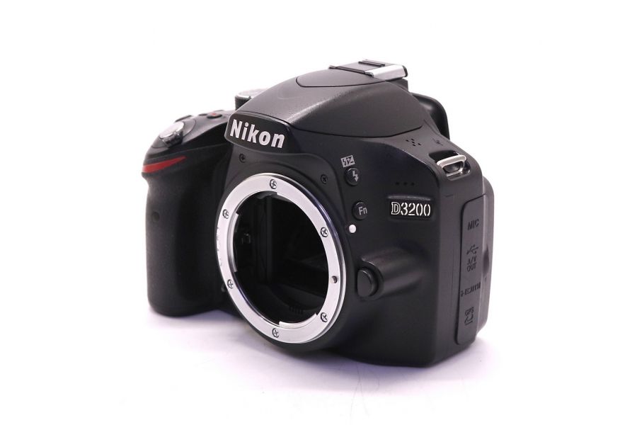 Nikon D3200 body в упаковке (пробег 1545 кадров)