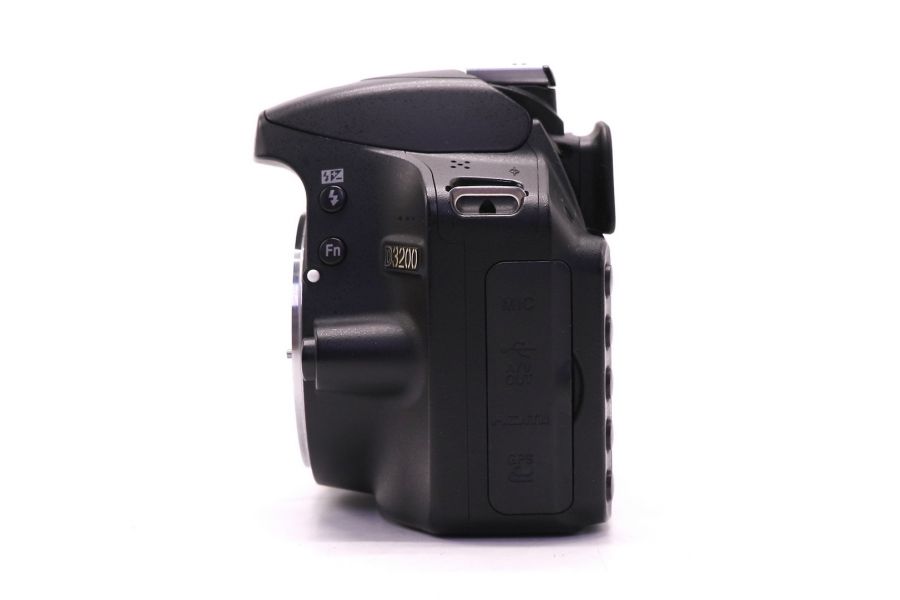 Nikon D3200 body в упаковке (пробег 1545 кадров)