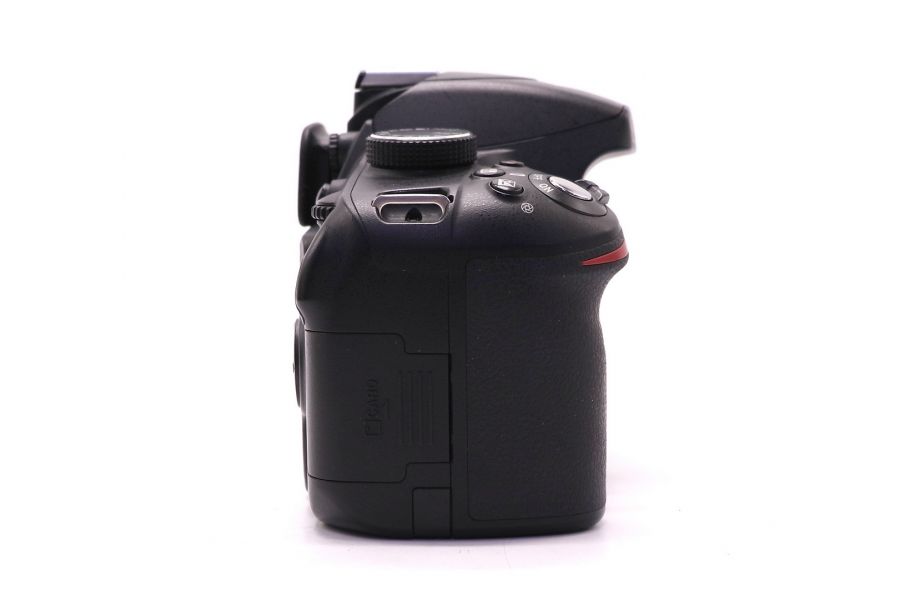 Nikon D3200 body в упаковке (пробег 1545 кадров)
