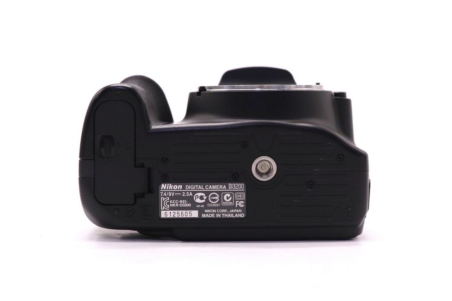 Nikon D3200 body в упаковке (пробег 1545 кадров)