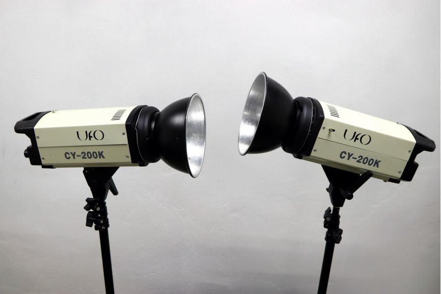 Вспышка студийная UFO CY-200K (комплект)