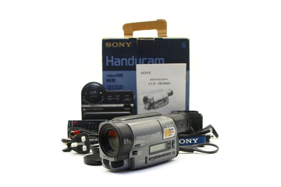 Видеокамера Sony CCD-TR3000E в упаковке