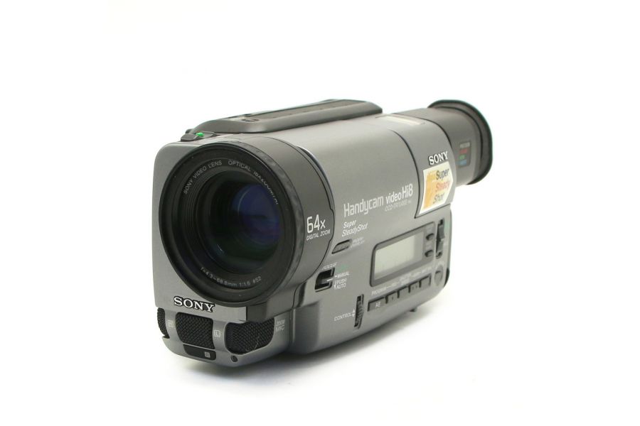 Видеокамера Sony CCD-TR3000E в упаковке