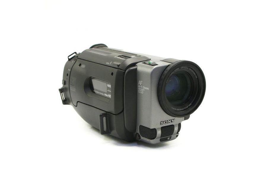 Видеокамера Sony CCD-TR3000E в упаковке