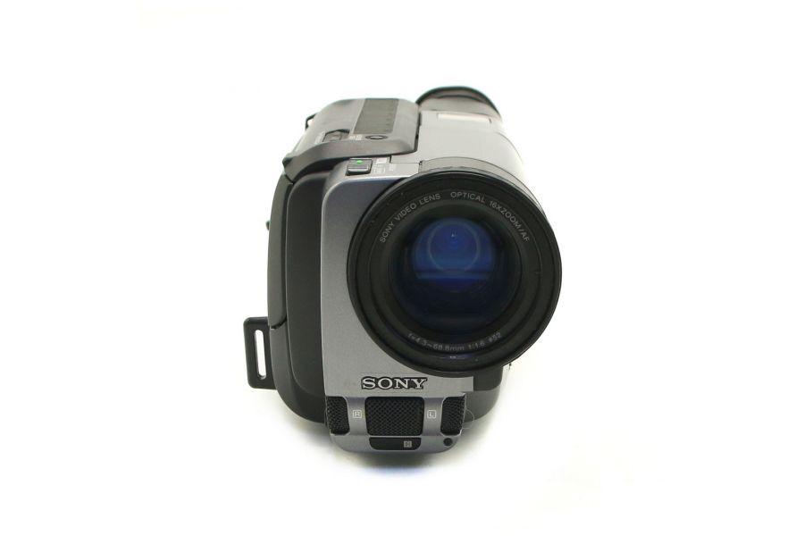 Видеокамера Sony CCD-TR3000E в упаковке