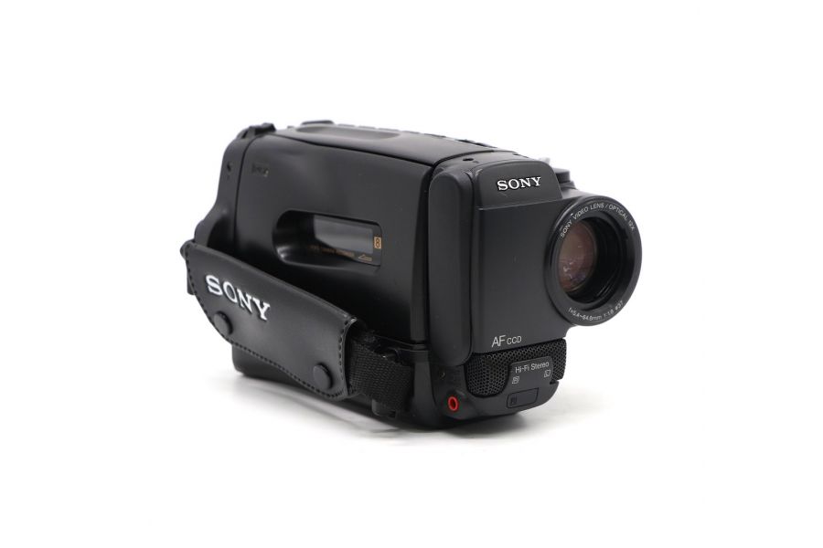 Видеокамера Sony CCD-TR490E в упаковке