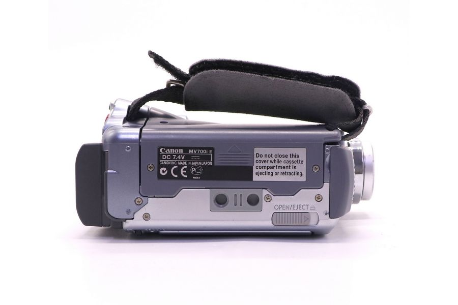 Видеокамера Canon MV700i