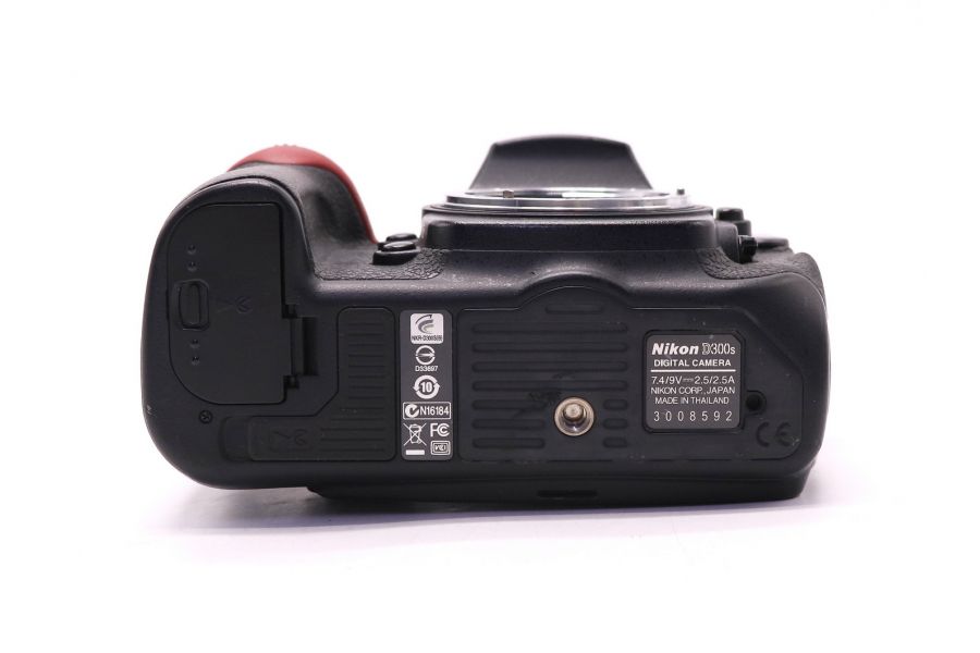 Nikon D300s body (пробег 131625 кадров)
