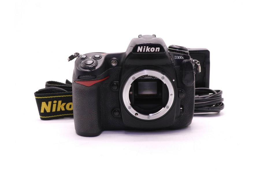 Nikon D300s body (пробег 131625 кадров)