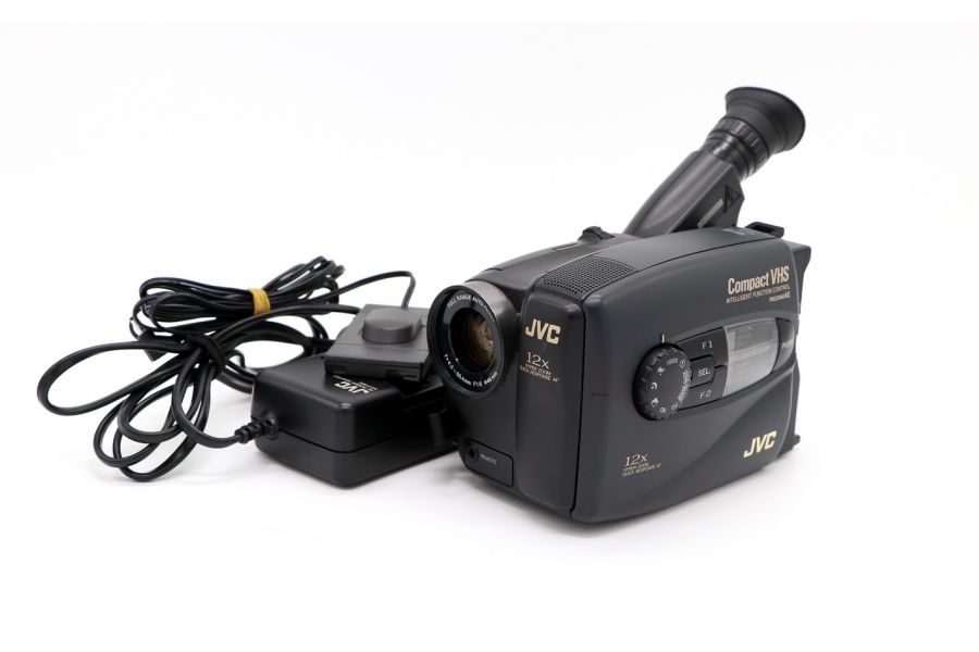 Видеокамера JVC GR-AX210