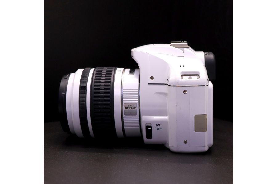 Pentax K-x kit white (пробег 3315 кадров)