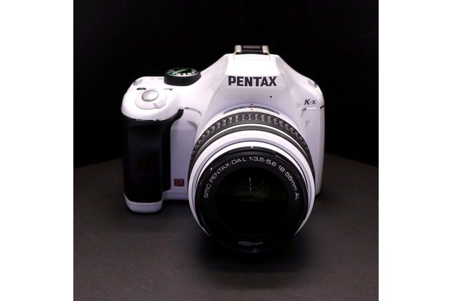 Pentax K-x kit white (пробег 3315 кадров)