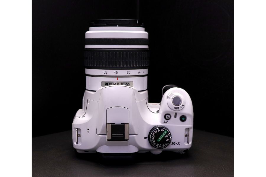 Pentax K-x kit white (пробег 3315 кадров)