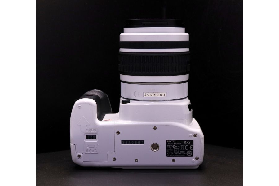 Pentax K-x kit white (пробег 3315 кадров)