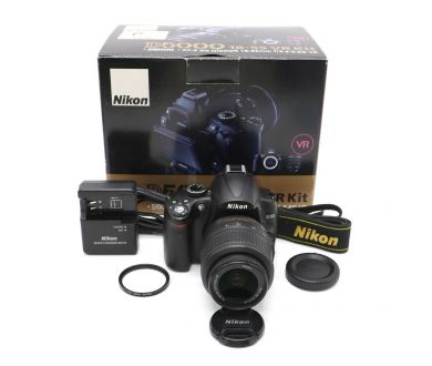 Nikon D5000 в коробке (пробег 6650 кадров)