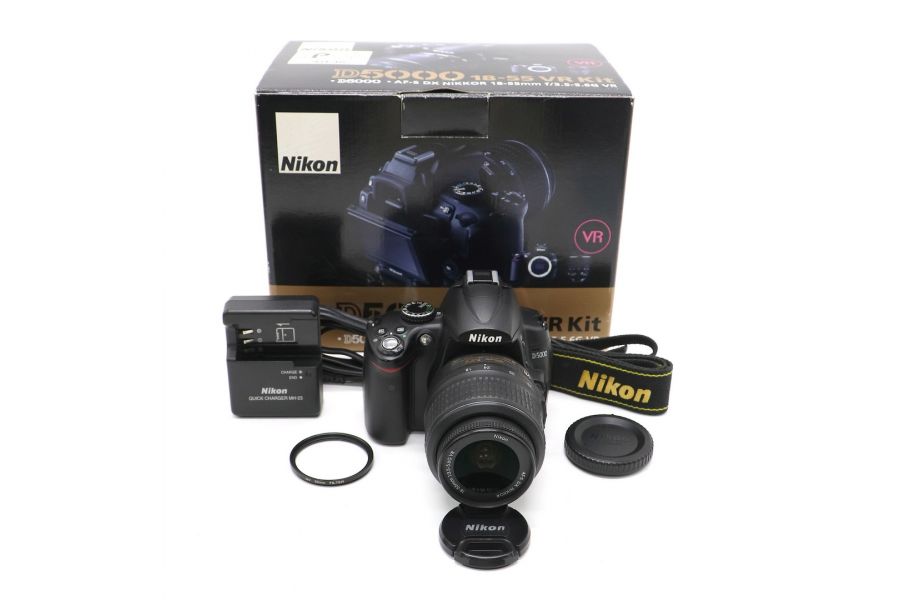 Nikon D5000 в коробке (пробег 6650 кадров)