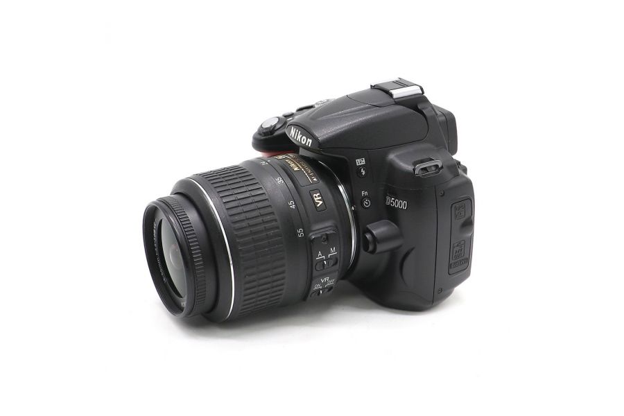 Nikon D5000 в коробке (пробег 6650 кадров)