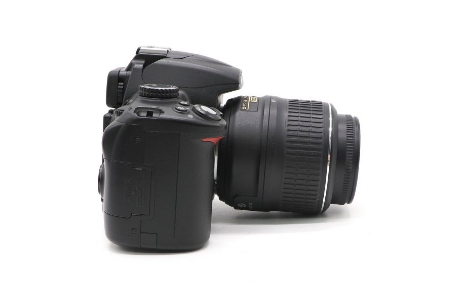 Nikon D5000 в коробке (пробег 6650 кадров)